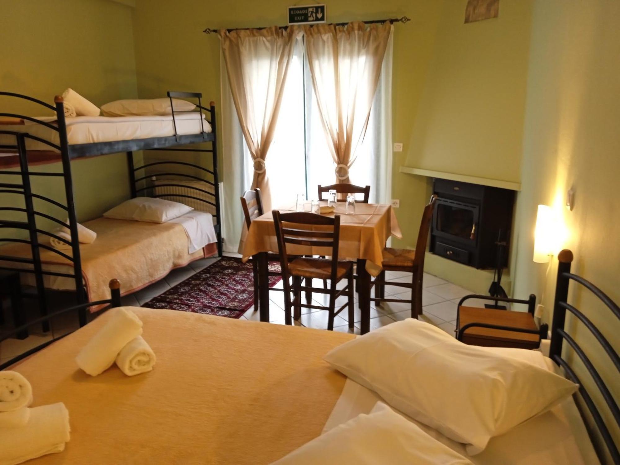 Guesthouse Eleftherios Kalavryta Extérieur photo