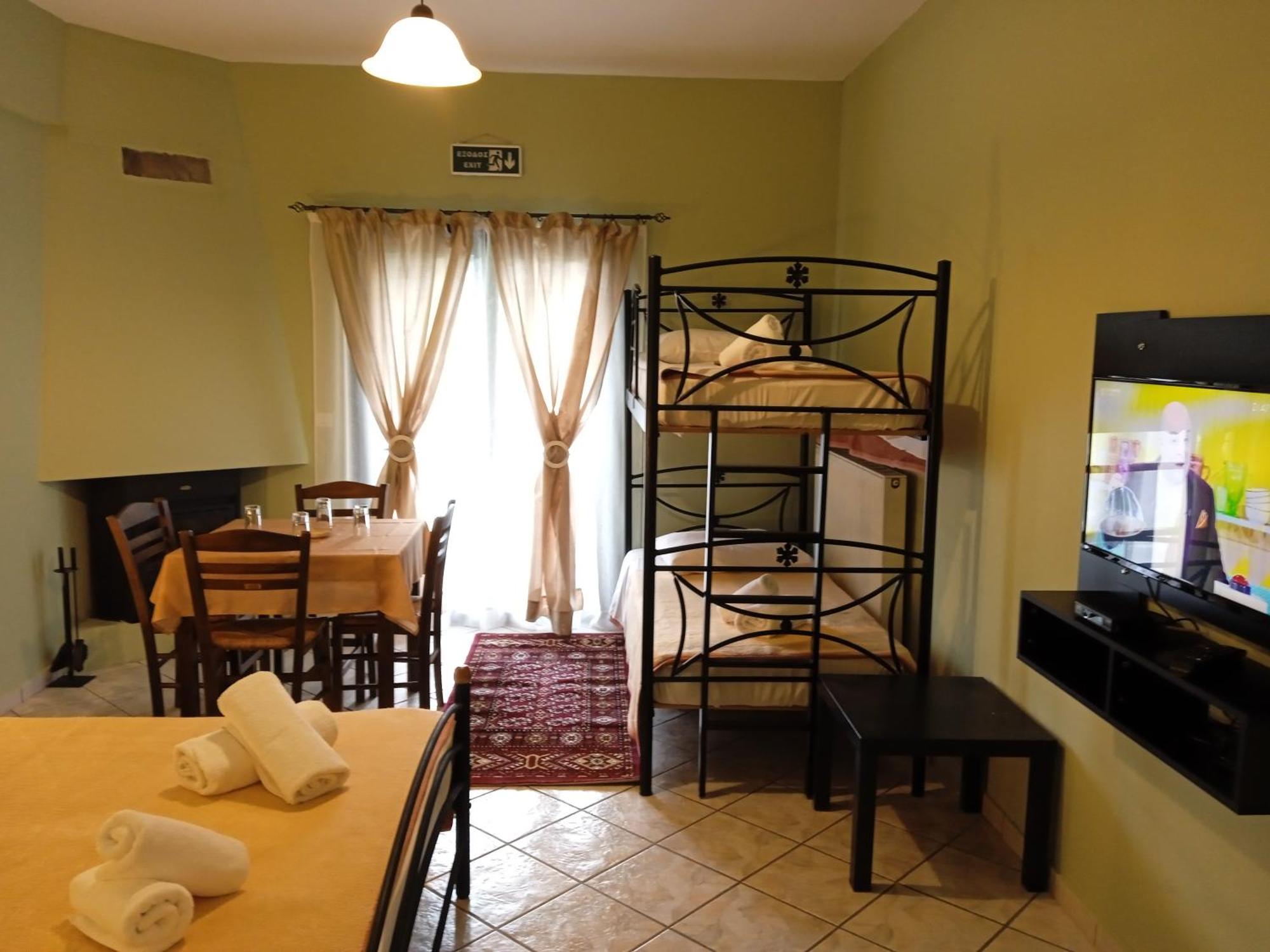 Guesthouse Eleftherios Kalavryta Extérieur photo