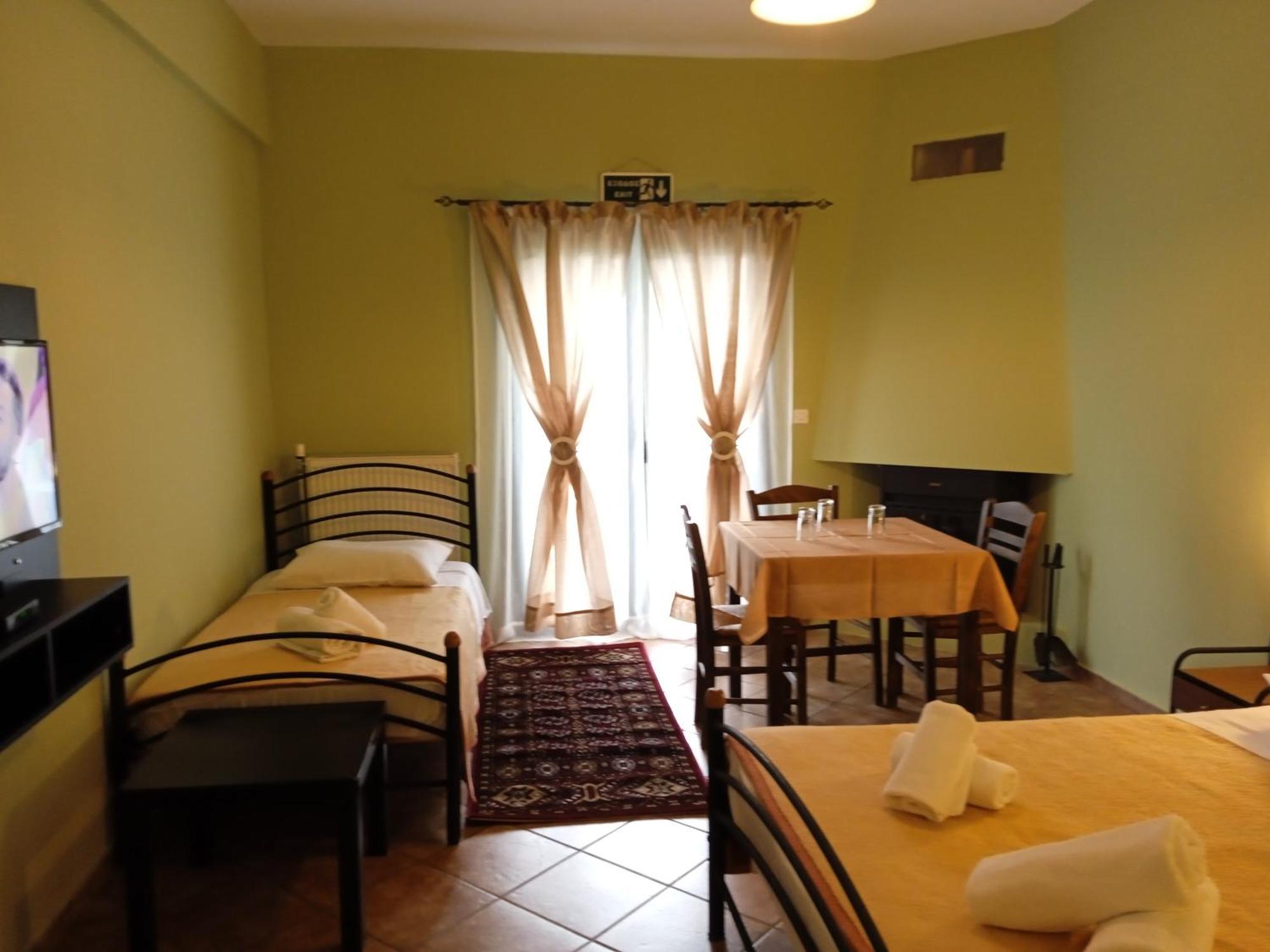 Guesthouse Eleftherios Kalavryta Extérieur photo