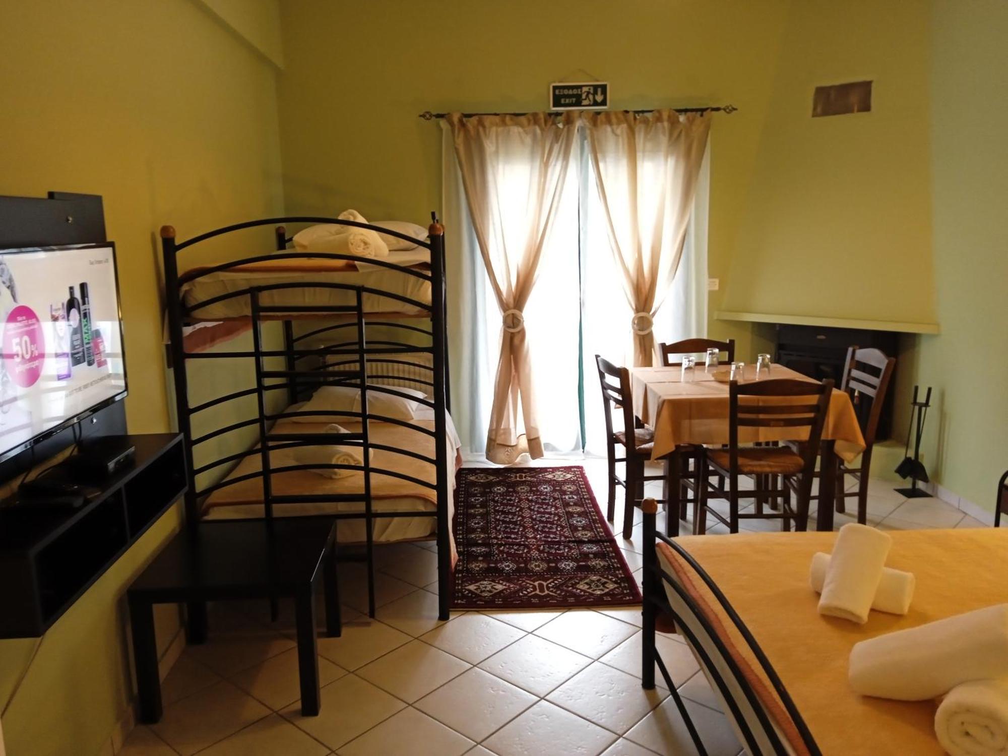 Guesthouse Eleftherios Kalavryta Extérieur photo